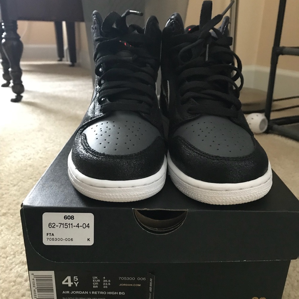 Air Jordan 1 Retro BG Size: 4.5y